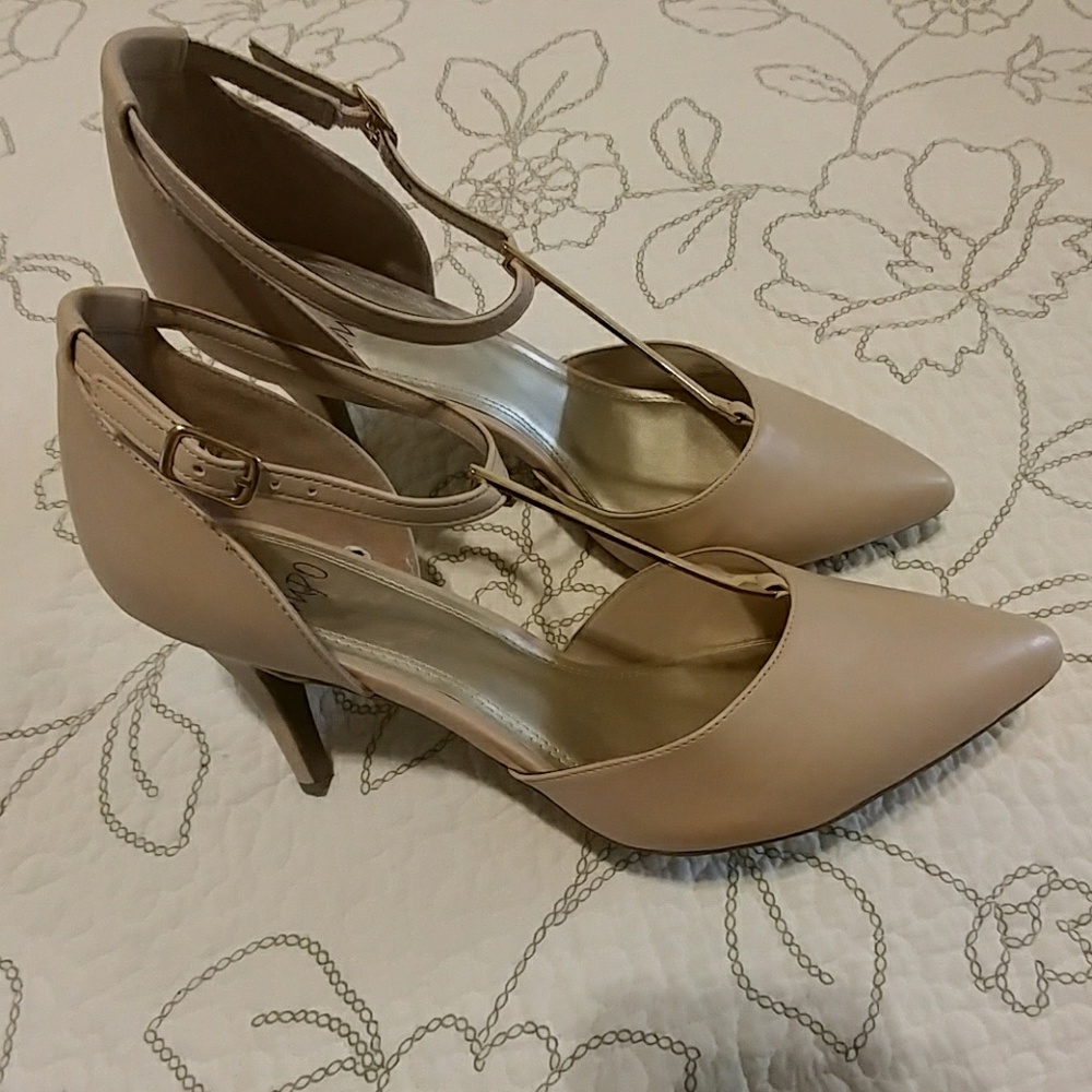 Kitten heel